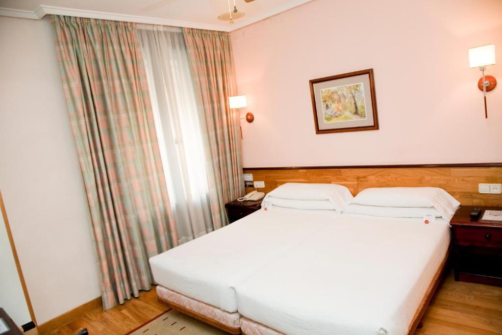 Hostal Navarra Pamplona Room photo